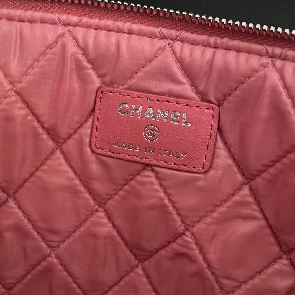 Auth Chanel Pink Classic Quilted Large Pouch -PreLoved - Picture 14 of 15